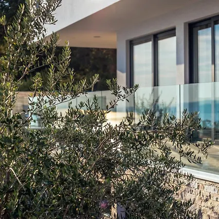 Dispet, Sea View, Pool, Jacuzzi, Sauna, Cinema *