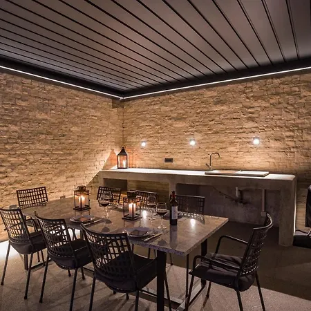 Dispet With Heated Pool, Jacuzzi, Sauna And Cinema