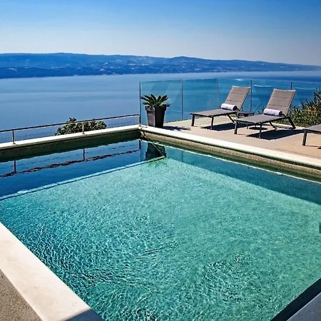 Dispet With Heated Pool, Jacuzzi, Sauna And Cinema