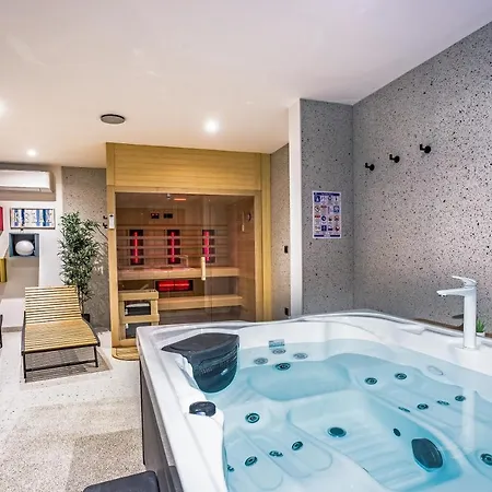 Dispet With Heated Pool, Jacuzzi, Sauna And Cinema Villa *