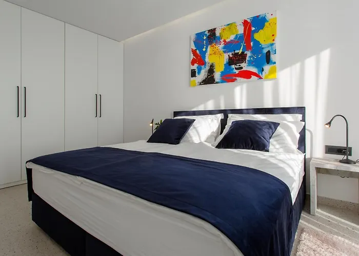 Dispet, Sea View, Heated Pool, Cinema, Wellness וילה אומיס