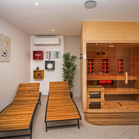 Villa Dispet, Sea View, Heated Pool, Cinema, Wellness