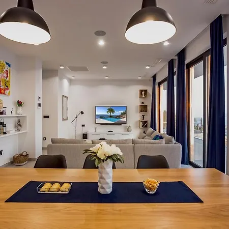 Dispet, Sea View, Heated Pool, Cinema, Wellness * Omiš