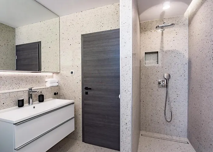 Villa Dispet, Sea View, Heated Pool, Cinema, Wellness Omiš
